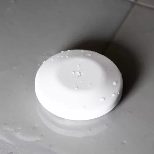 Shelly Flood S Gen4 – csőtörés, vízfolyás és eső érzékelő szenzor, Wi-Fi, Zigbee, Matter, fehér (S4SN-0071Z)