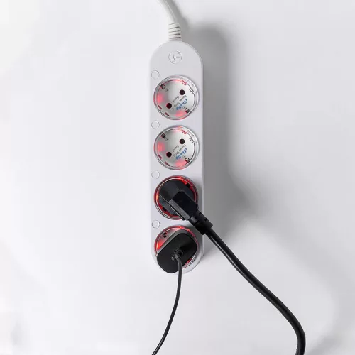 Shelly Power Strip 4 Gen4 –  okos konnektor elosztó négy aljzattal, fogyasztásmérős, Wi-Fi, Zigbee, Matter, fehér